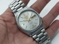 Vintage Seiko 5 automatic day-date 17J wrist watch Japanese Cal. 7009A