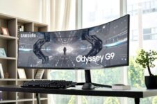 Samsung’s 49-inch QLED gaming monitor is $300 off today