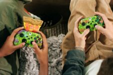 Xbox has new Ninja Turtles controllers … and they smell like pizza