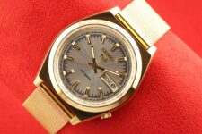 VINTAGE SEIKO 5 GOLDEN SILVER MENS JAPAN AUTOMATIC WORKING WRIST WATCH 37.5MM.