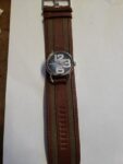 ✅Fossil Watch  1998 Model #  JR9585 LEATHER STRAP WATCH New Battery Floor Model