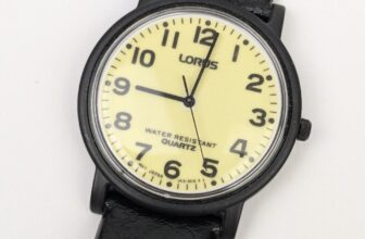 Vtg NEW OLD STOCK Lorus Analog Watch V515-8030 34mm Luminous Dial