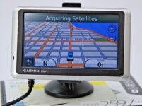 Garmin Nuvi 1350 LMT 5” GPS W/Free Lifetime Maps W Box Mount & Charger Bundle