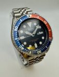 Seiko SKX009J Automatic Diver’s Blue Dial Rubber Men’s Watch Case 42mm