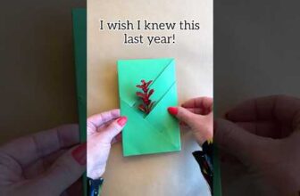 Easy DIY envelope, perfect for gifting cash this #holiday season. #giftideas #origami #christmas